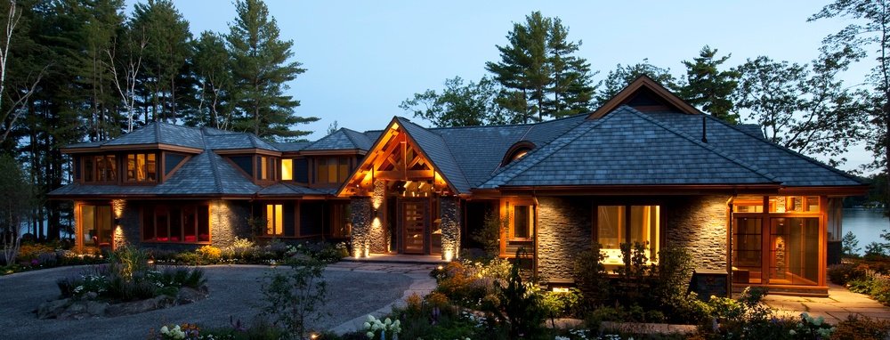 38 roofline pitches create levels in this one-story Muskokan home.