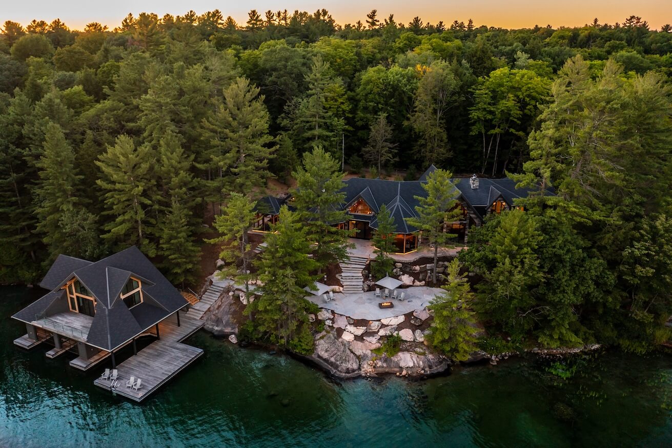Luxury-eco-home-and-boathouse-in-ontario-built-into-the-rockscape